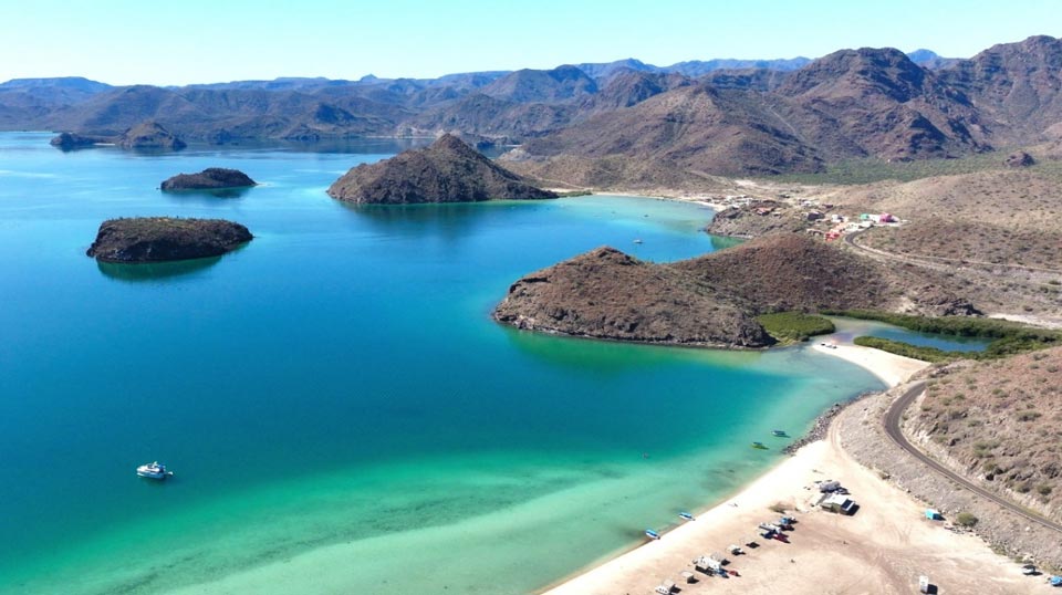 Baie de Loreto et ses îlots sur la mer de Cortez, Basse Californie